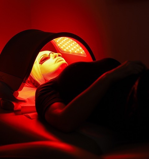 at-home-vs-in-clinic-led-light-therapy